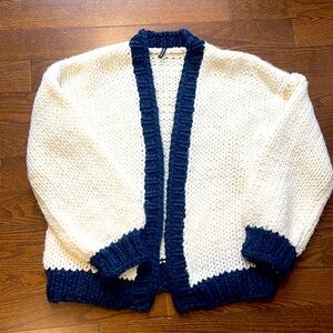 White folks women’s cardigan one size new without the tag, acrylic